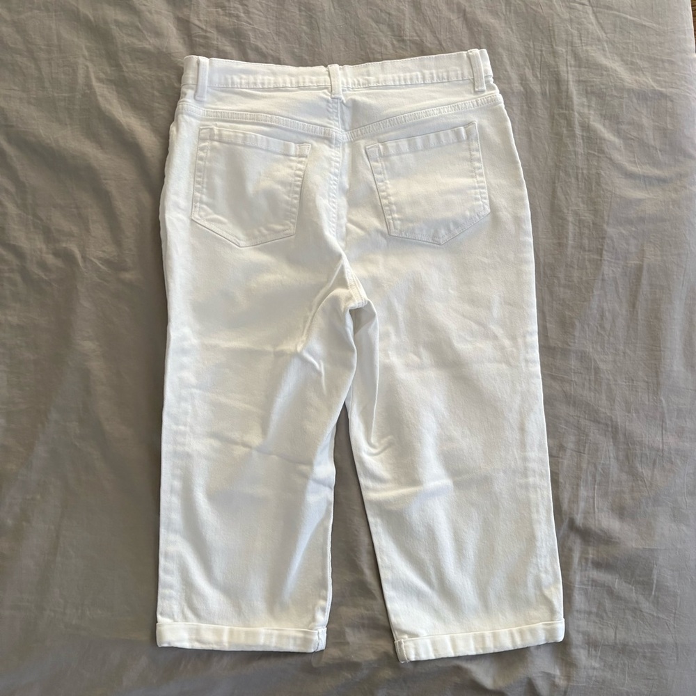 Gloria Vanderbilt Women's White Amanda Classic Rise Capri Jean 12 Cuffed - Picture 2 of 8